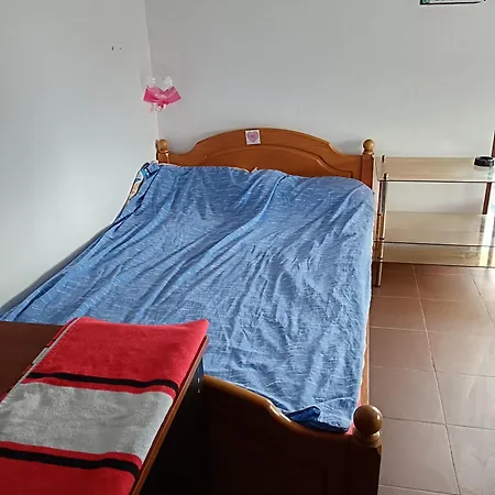 на пъпа на варна, голяма стая! Apartment Varna